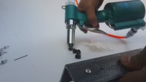 新买的气动铆钉枪安装使用指南与金属材料拉钉实战操作攻略